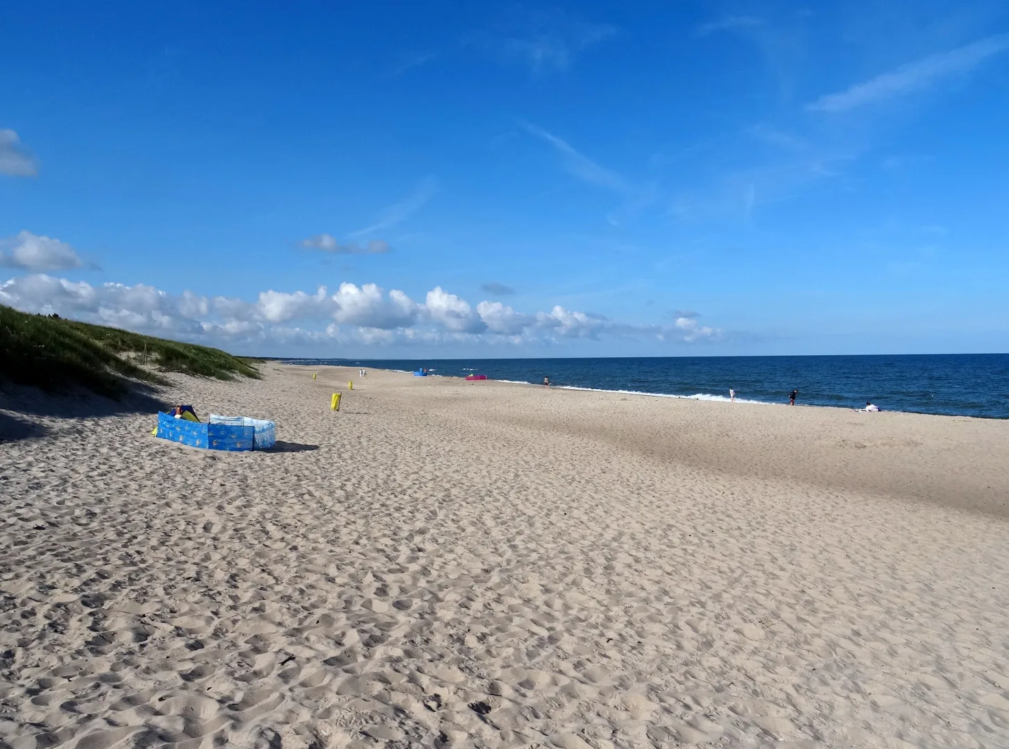 Sandstrand und Dünen in Darłówko an der polnischen Ostsee