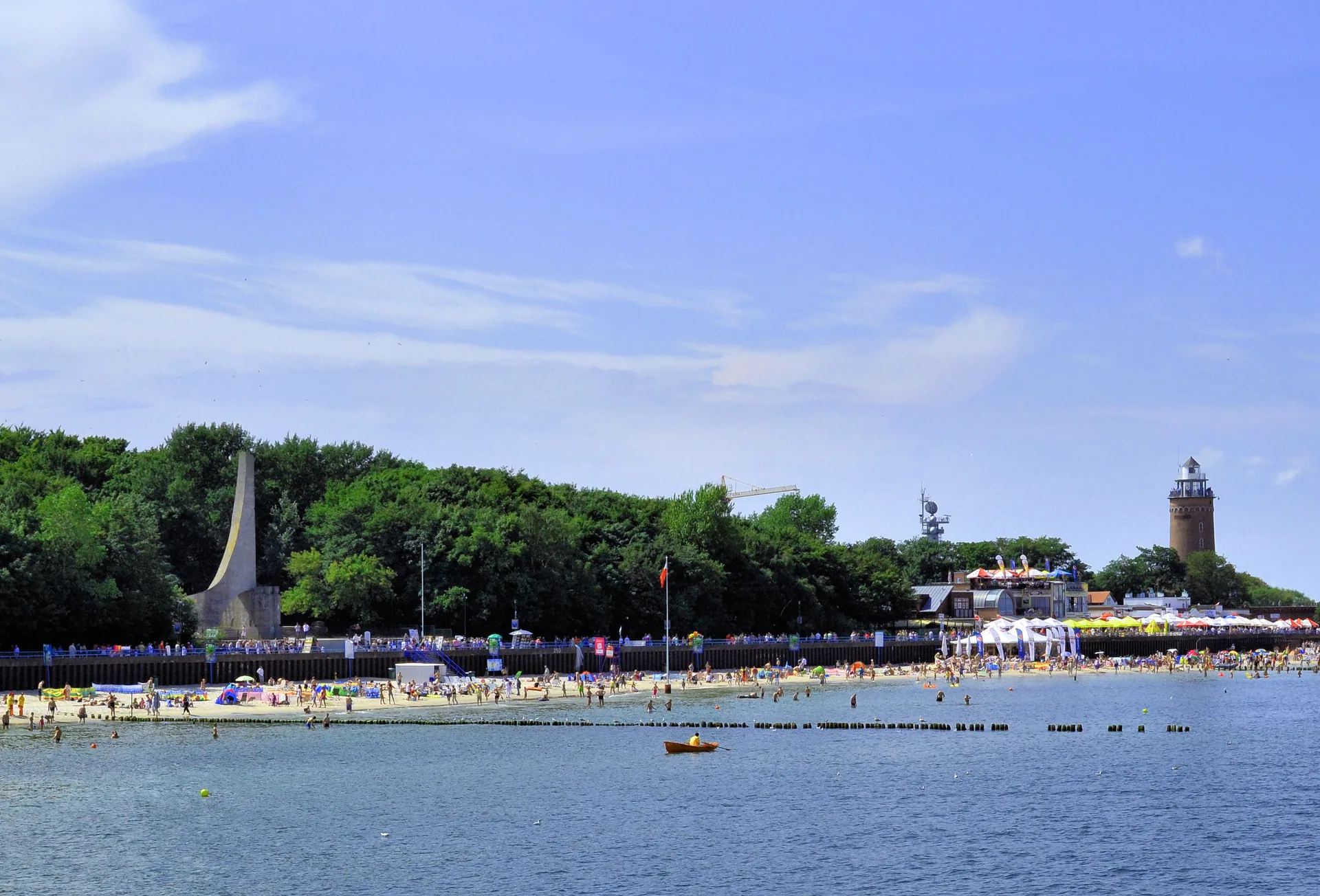 Strand, Leuchtturm und Denkmal der Vermählung Polens mit dem Meer in Kołobrzeg